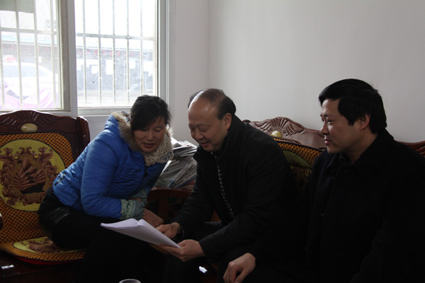 副院长徐发明前往远安县河口乡,就该乡县人大代表曾令法,马英,宋继周