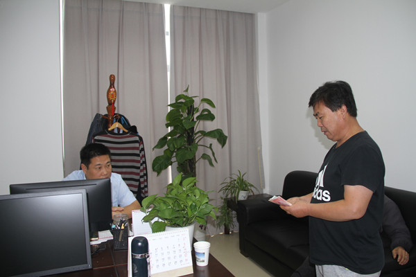 交钱.jpg 交钱.jpg