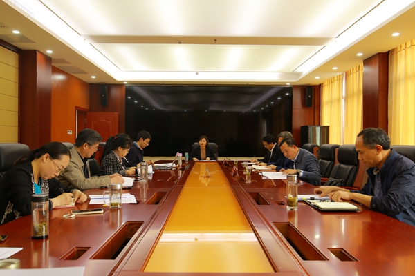 强监督 聚合力——猇亭法院首次邀请检察官、辩护律师同席审委会.jpg