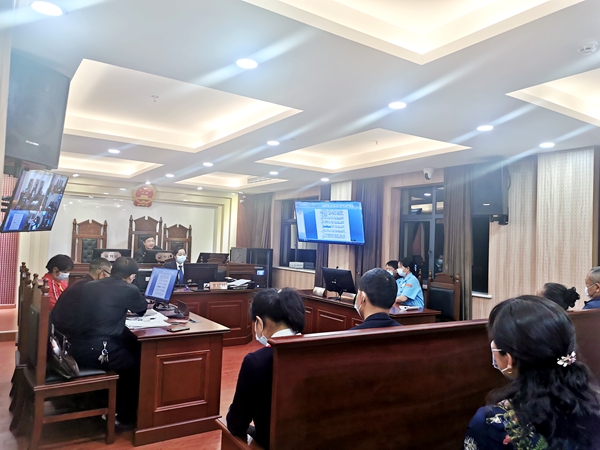 配图2夜间审判“进行时” 司法为民“不打烊”.JPG