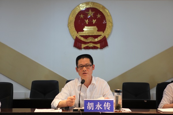 胡院长上台讲廉政党课.JPG